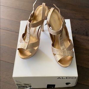 Aldo gold heister platform heels size 39